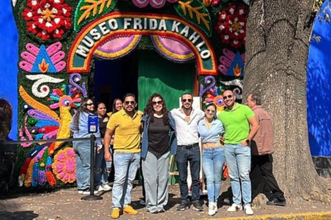 Musique et tequila à Xochimilco, visite de Coyoacán et CUMusique et Tequila à Xochimilco visite Coyoacán et CU