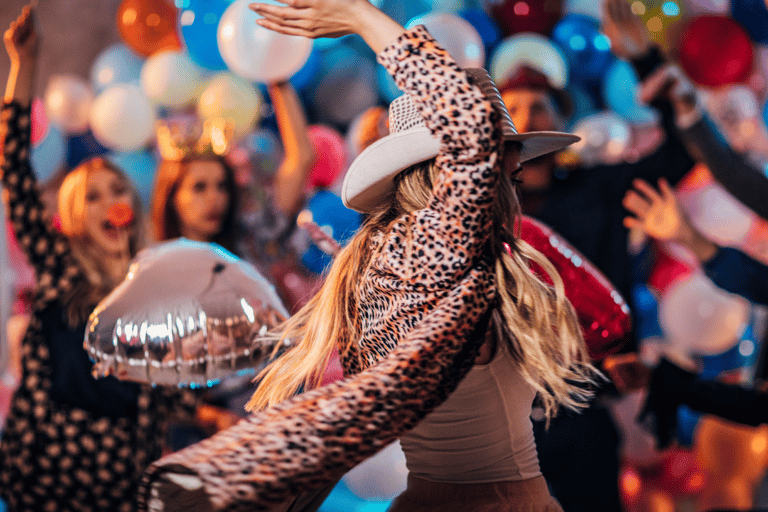 Las Vegas: Country Bar Crawl by Party Bus w/ Mixed Drinks