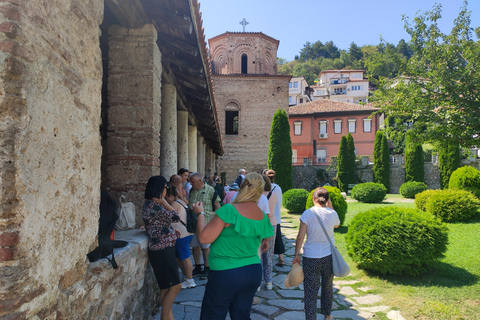 Depuis Tirana : Excursion dans la ville d&#039;Ohrid et le monastère de Saint Naum