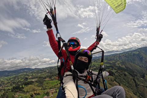 Medellín: San Félix Paragliding Experience