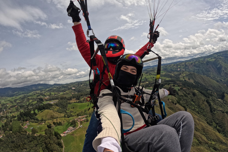 Medellín: San Félix Paragliding Experience