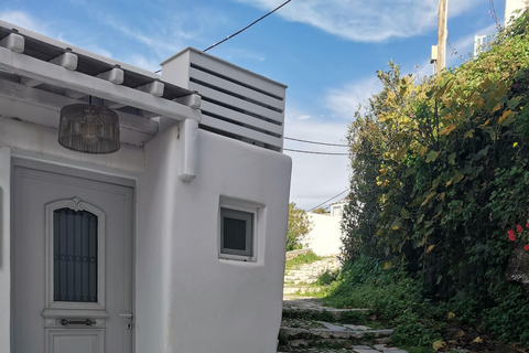 Mykonos: Town Highlights Walking Tour with Greek Bites