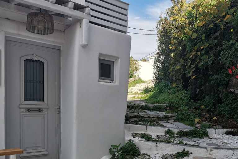 Mykonos: Town Highlights Walking Tour with Greek Bites