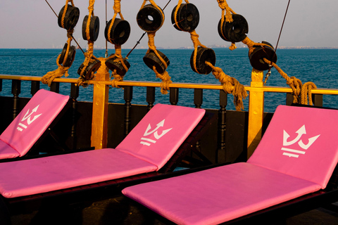 Pattaya: Koh Larn Pirate Cruise with Transfer & Activities