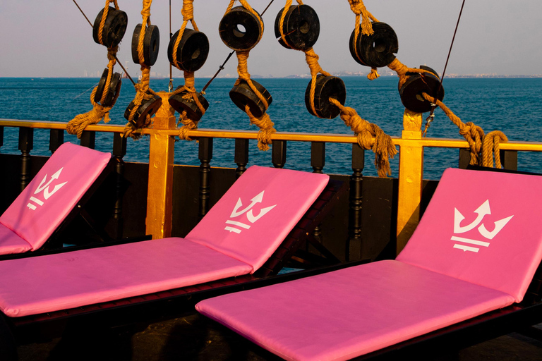 Pattaya: Koh Larn Pirate Cruise with Transfer & Activities