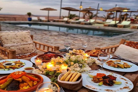 Marrakech: Cena espectáculo en el desierto de Agafay con camellos y puesta de sol