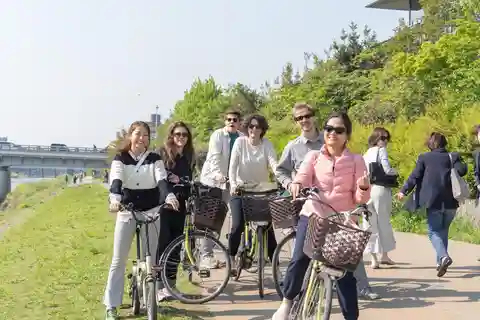 El-sykkeltur i Kyoto med Asuka, japansk hovedfagsstudent