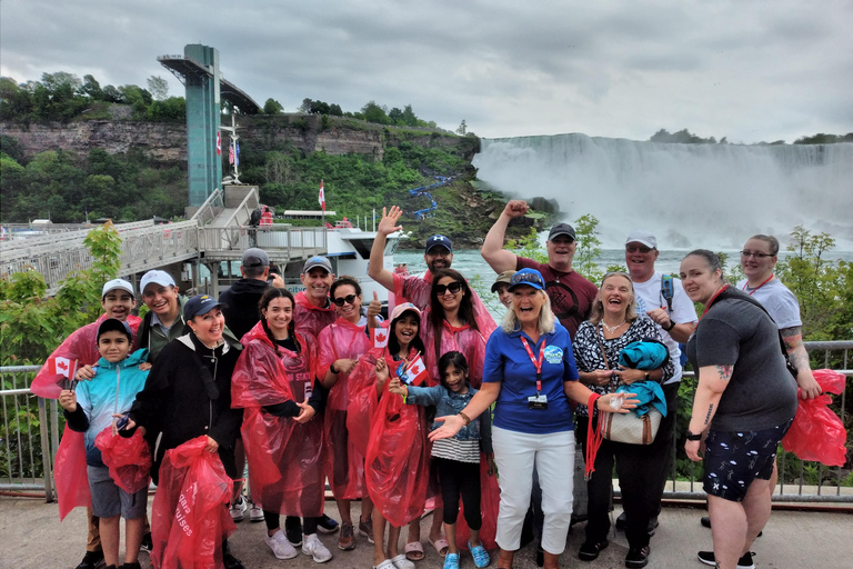 Niagarafälle: First Behind the Falls Tour &amp; Boat CruiseNiagarafälle: Bootsfahrt und Reise hinter die Fälle Tour