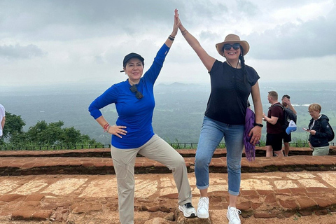 From Colombo: Dambulla, Sigiriya, and Jeep Safari Day Trip