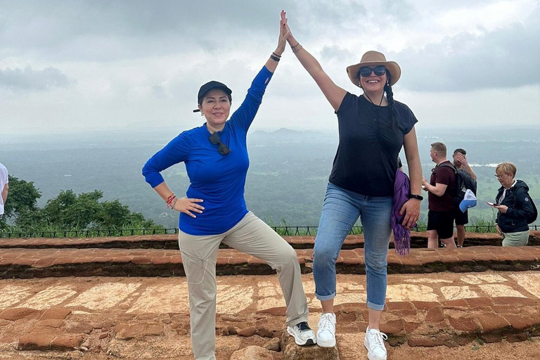 From Colombo: Dambulla, Sigiriya, and Jeep Safari Day Trip