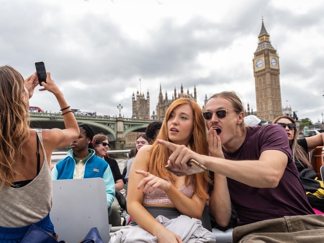 London: Thames River Cruise and 3-Hour Westminster Tour