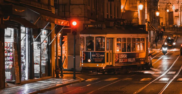 Cascais: Nightlife Tour with Casino Estoril & Lisbon