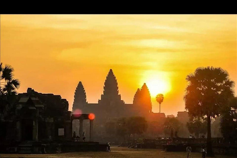 Angkor Wat: Sunrise Jeep Tour with Handicraft Center Visit