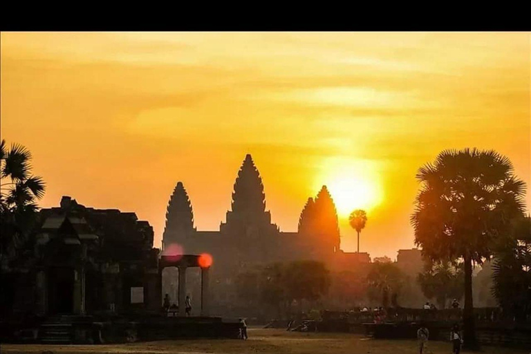 Angkor Wat: Sunrise Jeep Tour with Handicraft Center Visit