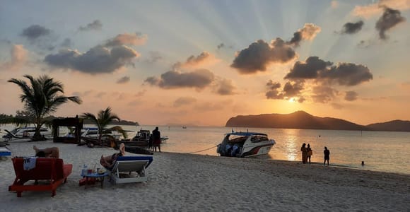 Koh Samui: Sunset Pig Island and Snorkeling at Koh Tan with Dinner