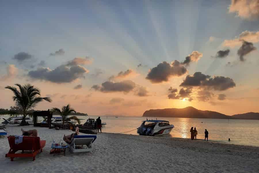 Koh Samui: Sonnenuntergang auf Pig Island und Schnorcheln auf Koh Tan mit Abendessen. Foto: GetYourGuide Koh Samui: Sonnenuntergang auf Pig Island und Schnorcheln auf Koh Tan mit Abendessen. Foto: GetYourGuide