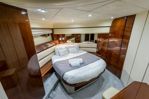 Cape Town: 3-Hour Private Luxury Yacht Charter with Drinks