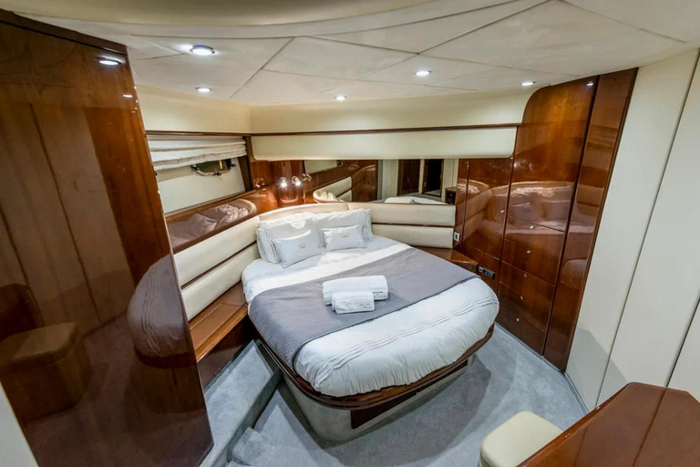 Cape Town: 3-Hour Private Luxury Yacht Charter with Drinks