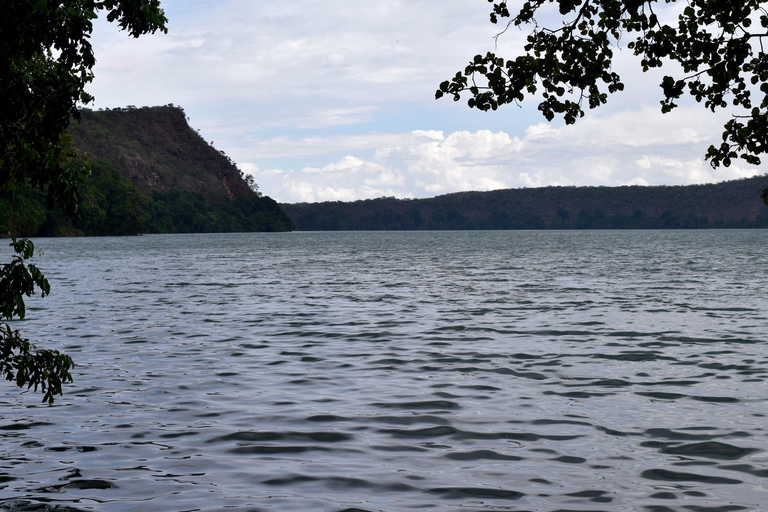 Lake Chala Tour: Wandelen en/of kajakkenMeer van Chala: Wandelen naar de grensrots