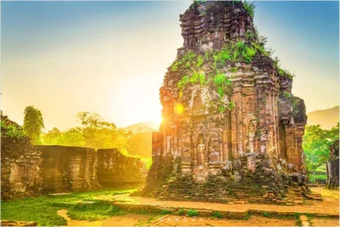 Hoi An: Excursión vespertina al Santuario de My Son y Crucero al Atardecer