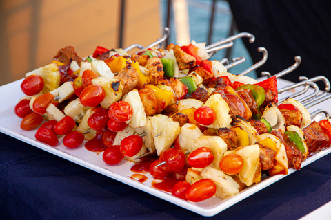 Pattaya: Oriental Atlantis Dinner Cruise & Cabaret Show VIP Seat (Private Table for 1-6 Person)