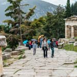 Da Atene: gita di 1 giorno in piccoli gruppi a Delfi, museo e Arachova