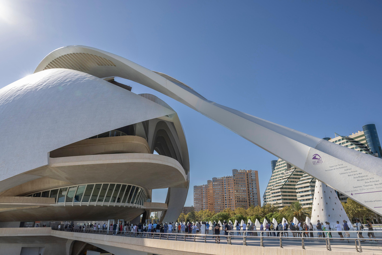 Valencia: Visit the Palau de Les Arts with an audio guide. Valencia: Check out the Palau de Les Arts with an audio guide.