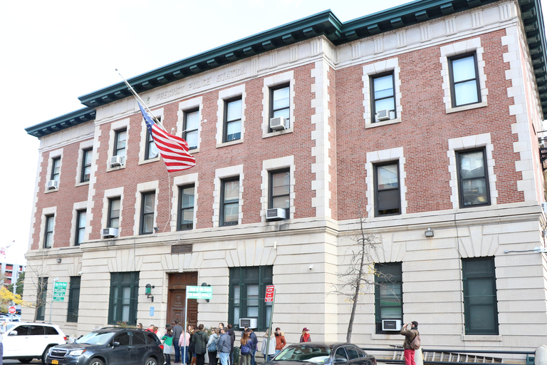 NYC: New York Contrasts Tour through Harlem, The Bronx, Queens & Brooklyn VIP Service Small group van