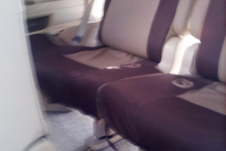 Trasferimento privato in furgone da Montego Bay all&#039;aeroporto di Negril e ritornoTransfer privato di andata e ritorno in furgone dall&#039;aeroporto di Montego Bay a Negril