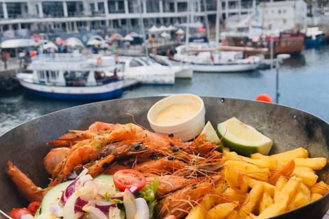 Cape Town: Luxury Cruise with 1-Course Meal
