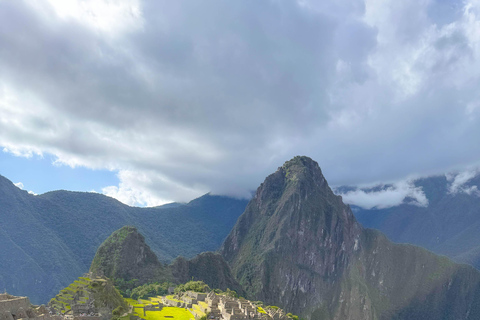 Machu Picchu: Circuit 2A (Classic Route) + Bus & Local Guide Last-Minute: Circuit 3B with Guide Included