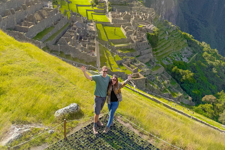 Machu Picchu: Circuit 2A (Classic Route) + Bus & Local Guide Last-Minute: Circuit 3B with Guide Included