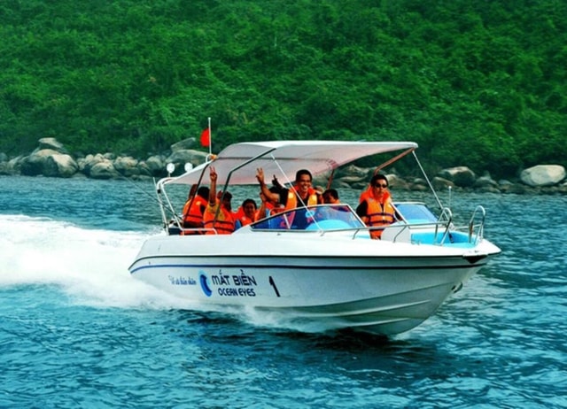 Cham Island: 1-Day Speedboat Trip with Snorkeling and Lunch