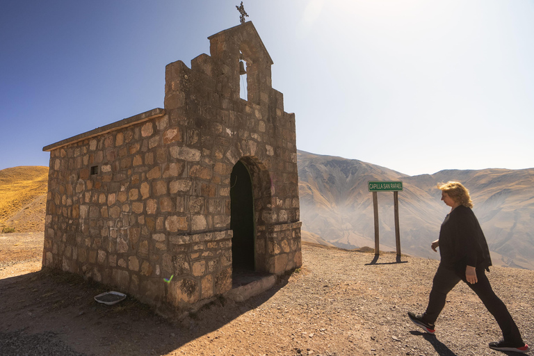 Cachi: Ruta Escénica y Experiencia Local desde Salta