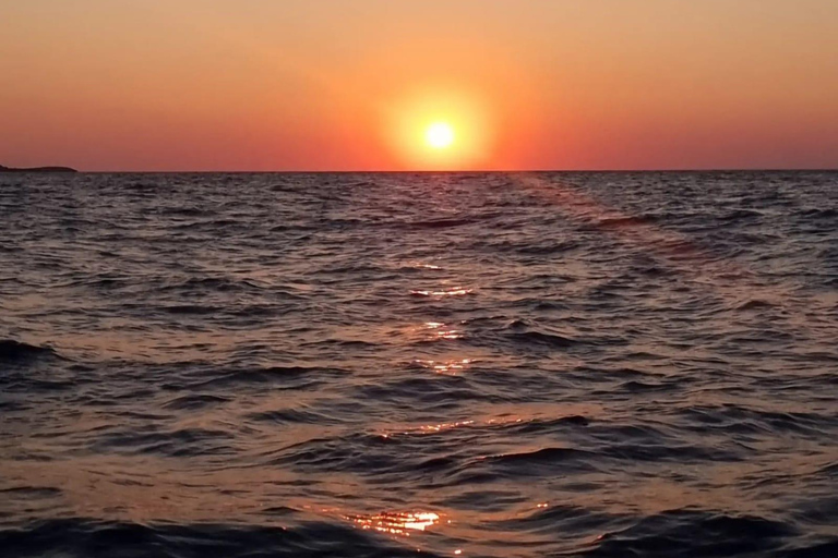 Agia Pelagia : Excursion en bateau à moteur au coucher du soleil avec boissons non alcoolisées
