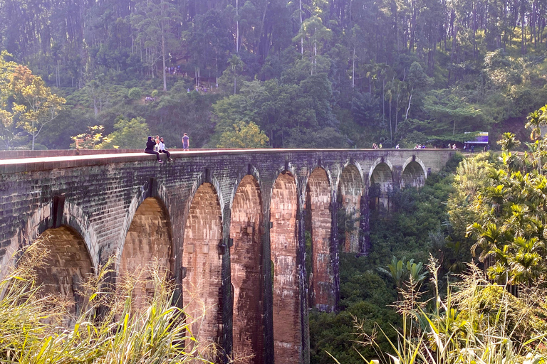 private tour guide in Sri lanka : 5 Days Tour Package