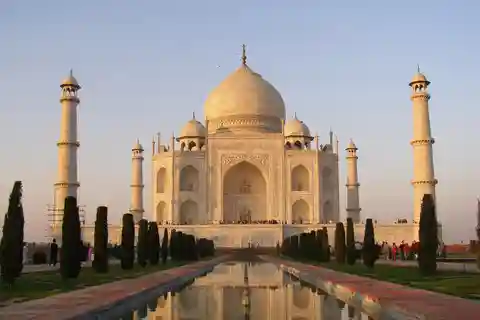 Prenota una guida turistica per il Taj mahal e il Forte di Agra.