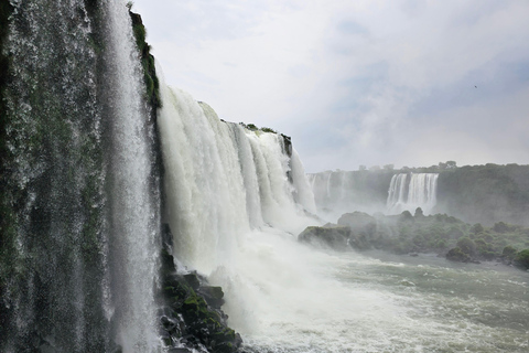 Cascate di Iguazu: percorso delle cascate + gita in barca (opzionale)