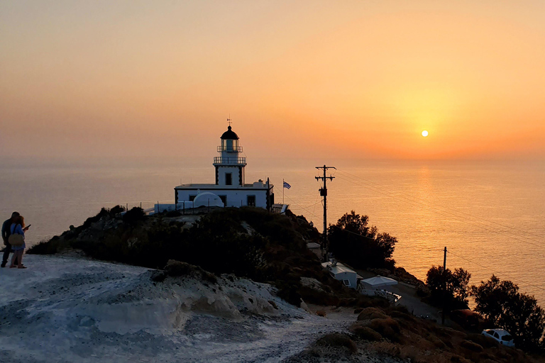 Santorini: Oia Walking Tour and Lighthouse Sunset with Wine