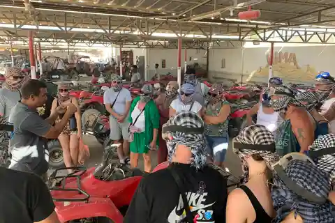 Gita mattutina: Safari nel deserto in sella a un quad, prelievo