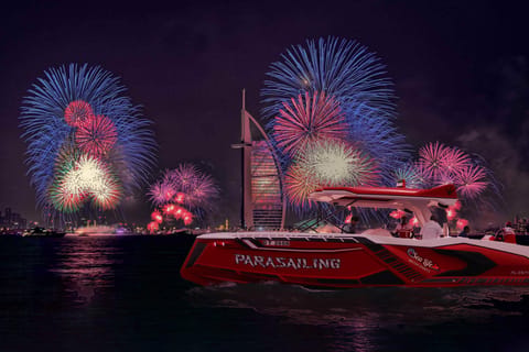 Dubai: New Year Eve Private/Share Fireworks Speed Boat Tour