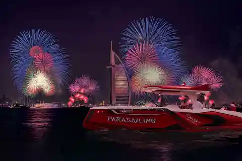 Dubai: New Year Eve Private/Share Fireworks Speed Boat Tour