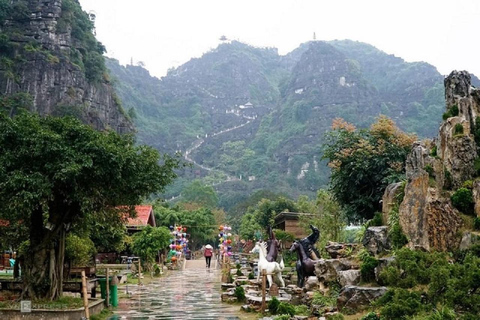 Tour en bateau de Trang An, pagode de Bai Dinh et visite d&#039;une journée de la grotte de Mua