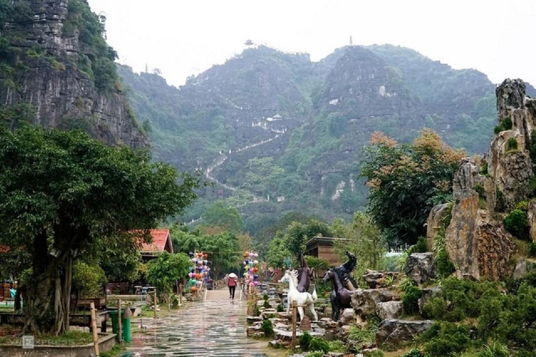 Tour en bateau de Trang An, pagode de Bai Dinh et visite d&#039;une journée de la grotte de Mua