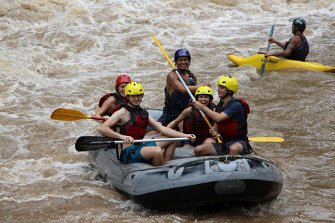 Rafting em Chiang Mai no rio Mae Taeng com buffet tailandês