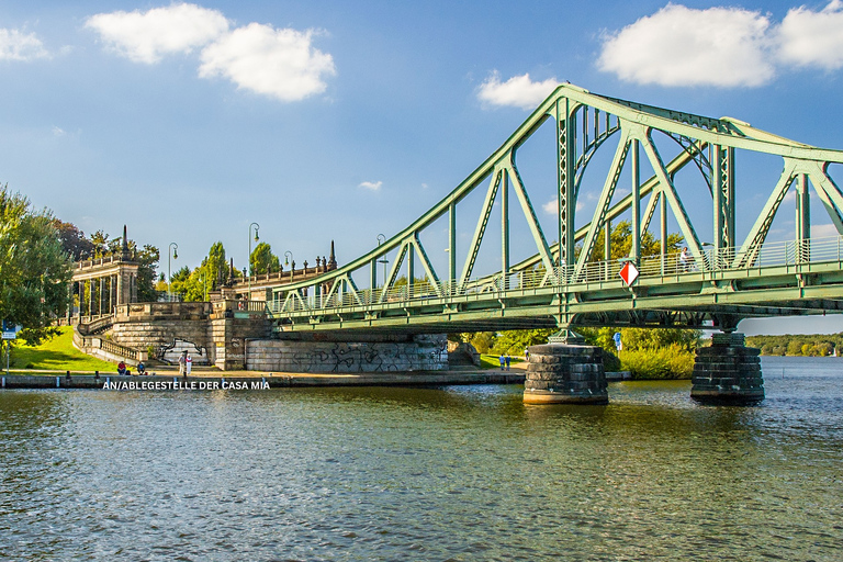 Potsdam: 2-Hour Private Castle Sightseeing Cruise