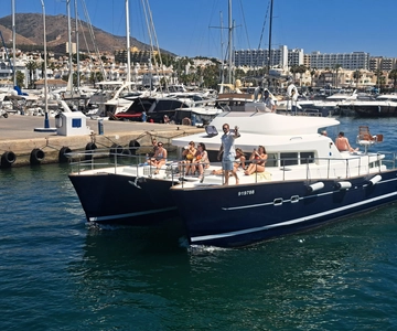 Benalmádena: Crociera in catamarano con sosta per bere e nuotare