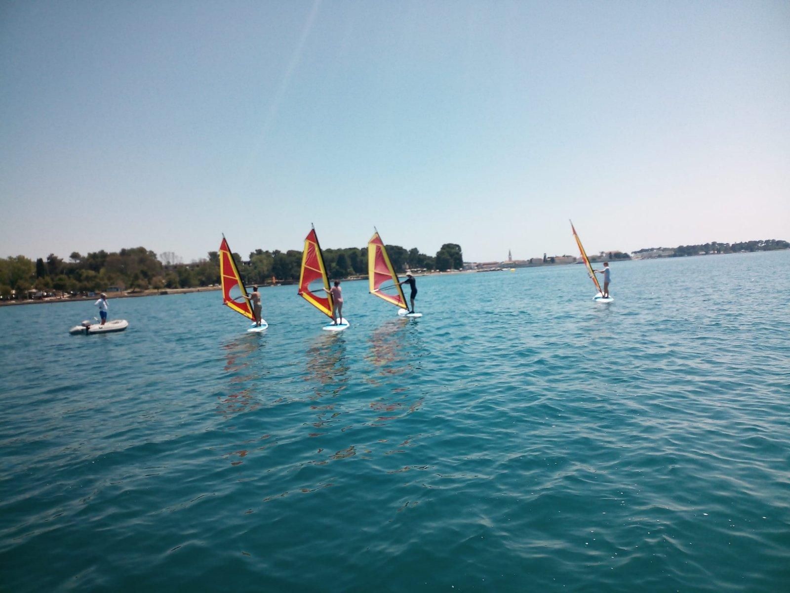 Poreč: 2-stündiger Windsurfing-Unterricht