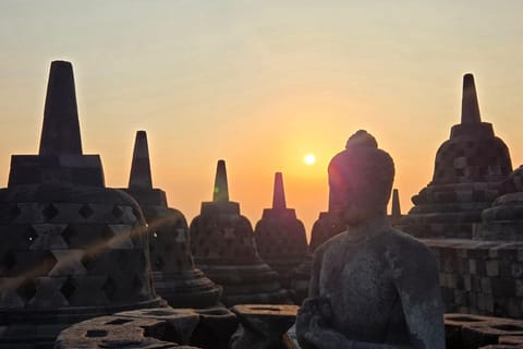 Yogyakarta: VIP Borobudur Sunrise & Prambanan Guided Tour - Image 2
