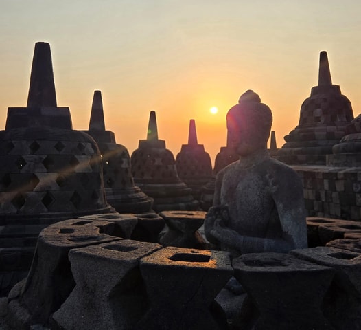 Yogyakarta : VIP Borobudur Sunrise with Breakfast & PickUp